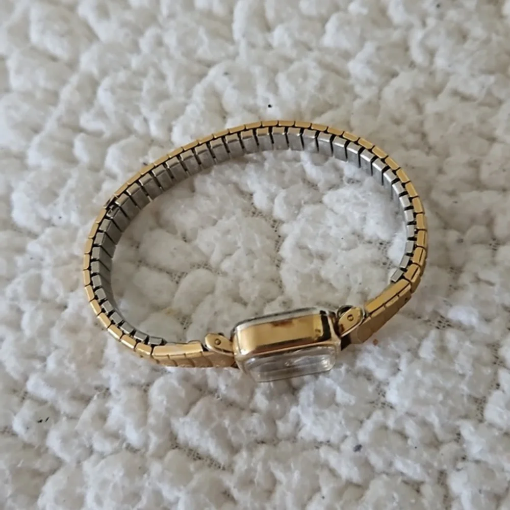 Vintage Caravelle Quartz‎ Watch - Picture 4 of 4